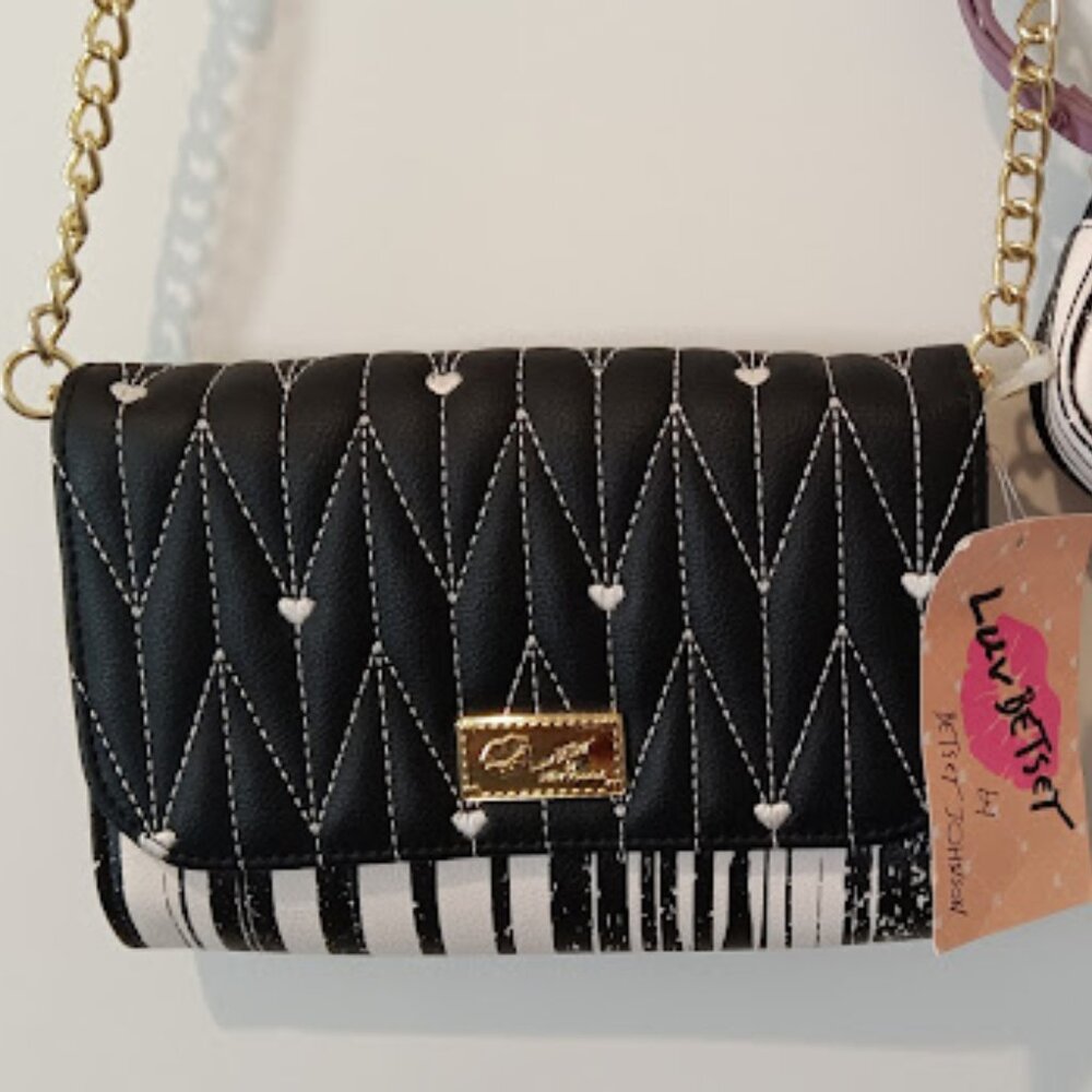 NWT Luv Betsey Johnson Quilted Purse Chevron Heart Crossbody Coin Purse LBFOLEY